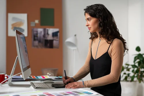 Workspace moderno de imprenta optimizado con GouPlot para máxima eficiencia